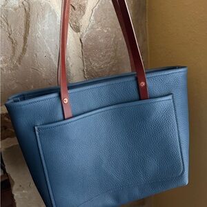 NWOT GFG Avery Large Deluxe Tote — Smokey Blue w/ Saddle Straps & Zipper Closure